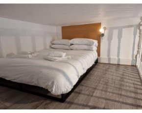 FG2- Mezzanine Flat Fits 3 Near Hyde Park